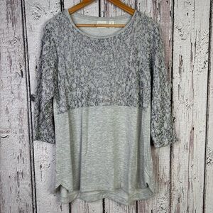 Zenergy by Chico’s 2 | Large Gray‎ Sparkle Animal
Print Tunic Top Rayon Spandex